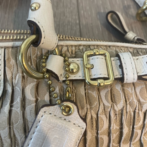 Coach Monogram Purse/Shoulder Bag, like new - Picture 4 of 9